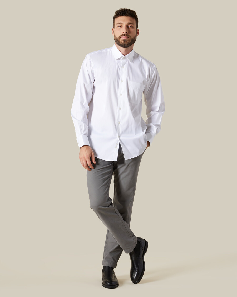 chemise à poche coupe classique