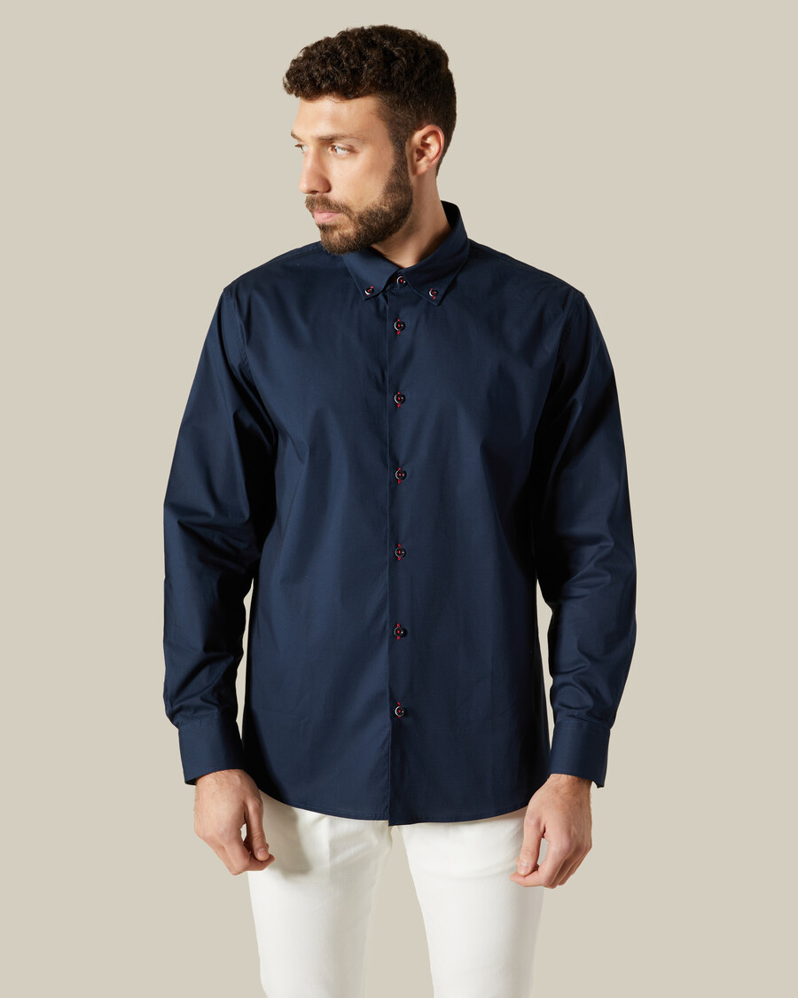 chemise à détails de fil contrastant