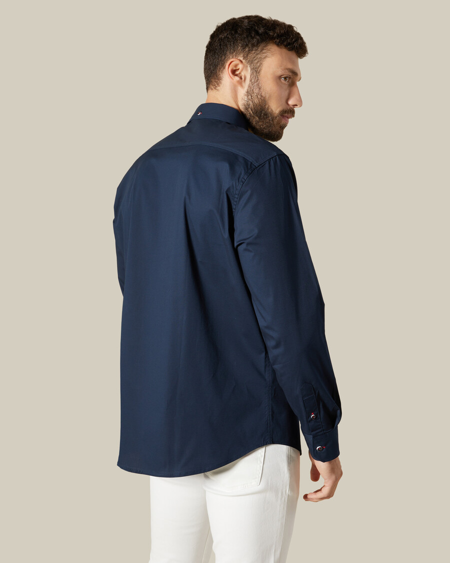 chemise à détails de fil contrastant
