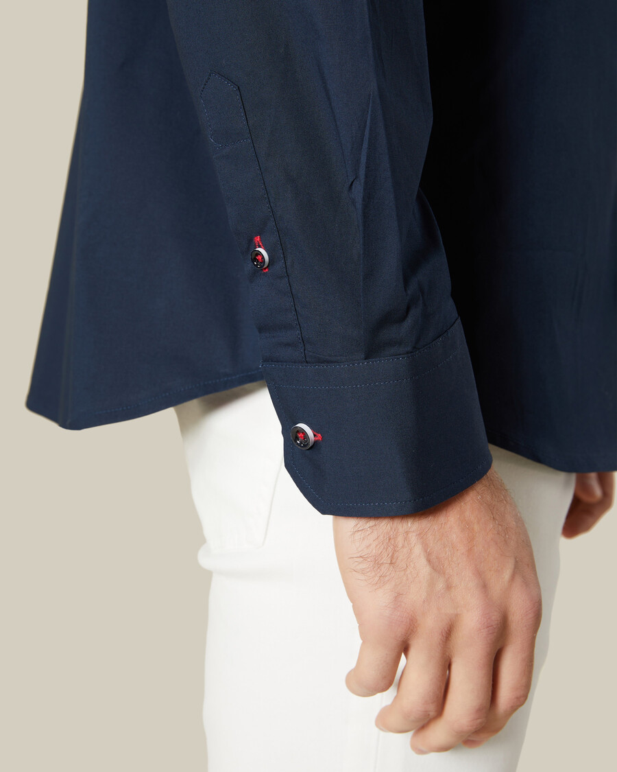 chemise à détails de fil contrastant