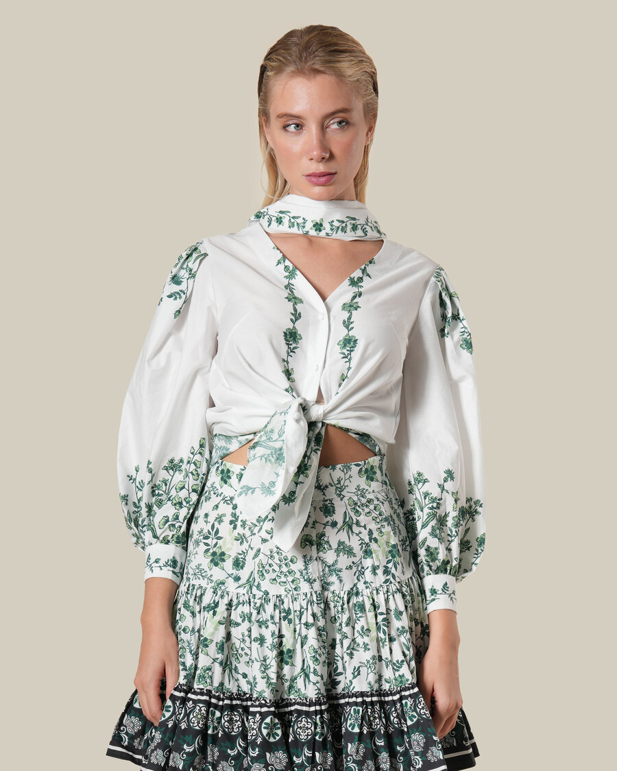chemise à petits motifs floraux à nouer soi-même