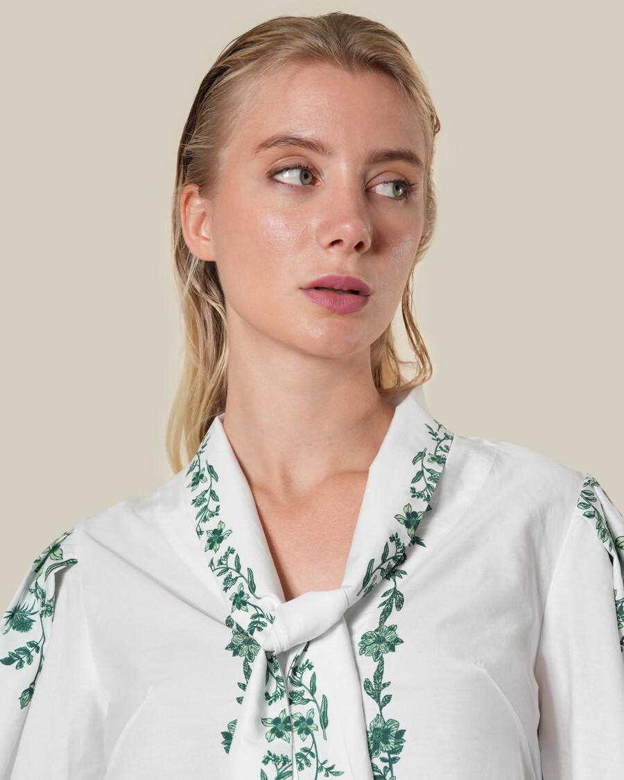 chemise à petits motifs floraux à nouer soi-même