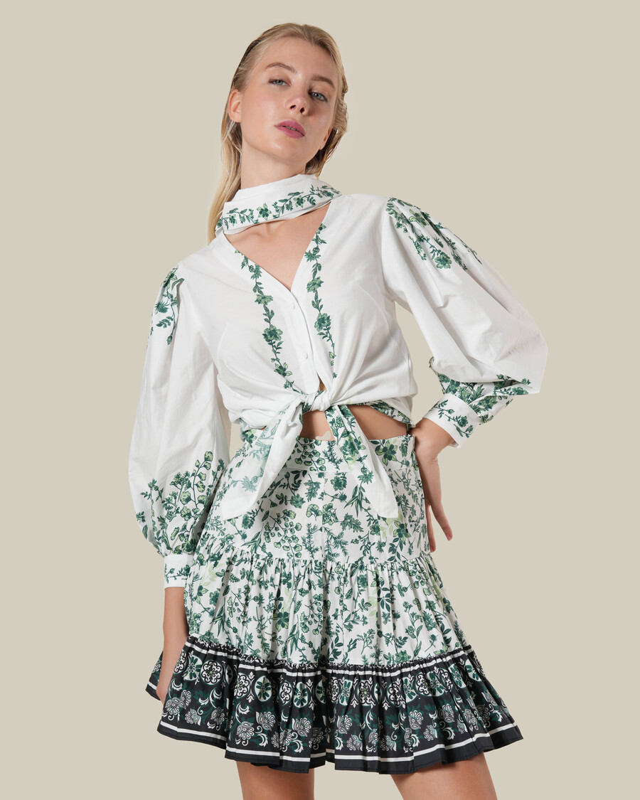chemise à petits motifs floraux à nouer soi-même