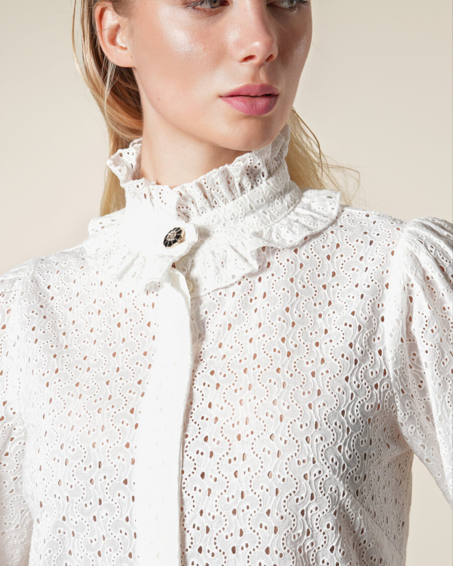 chemise victorienne en broderie anglaise