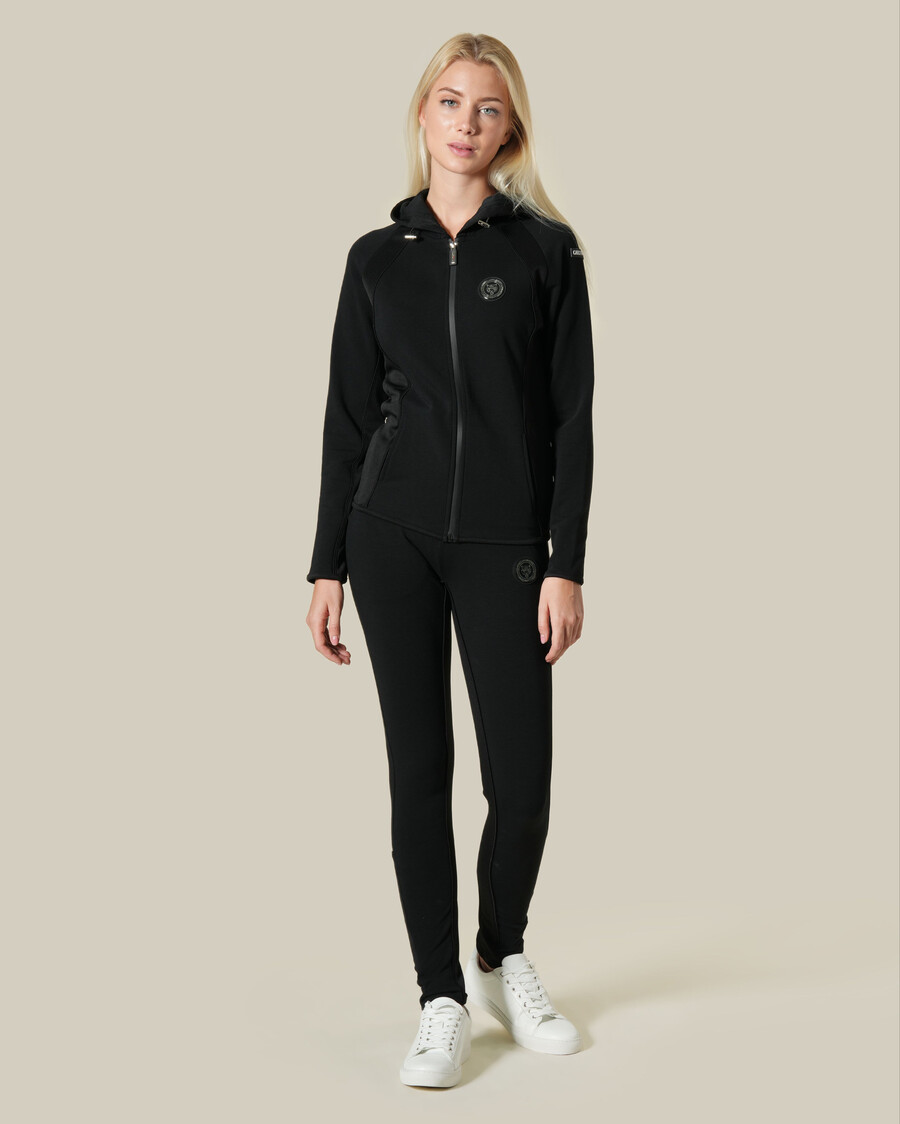 ensemble de survêtement avec écusson logo en métal
