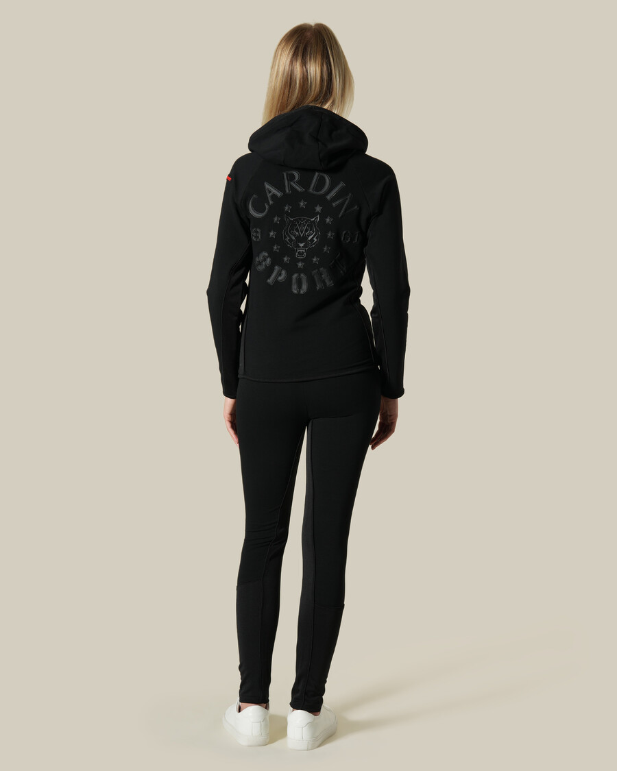 ensemble de survêtement avec écusson logo en métal