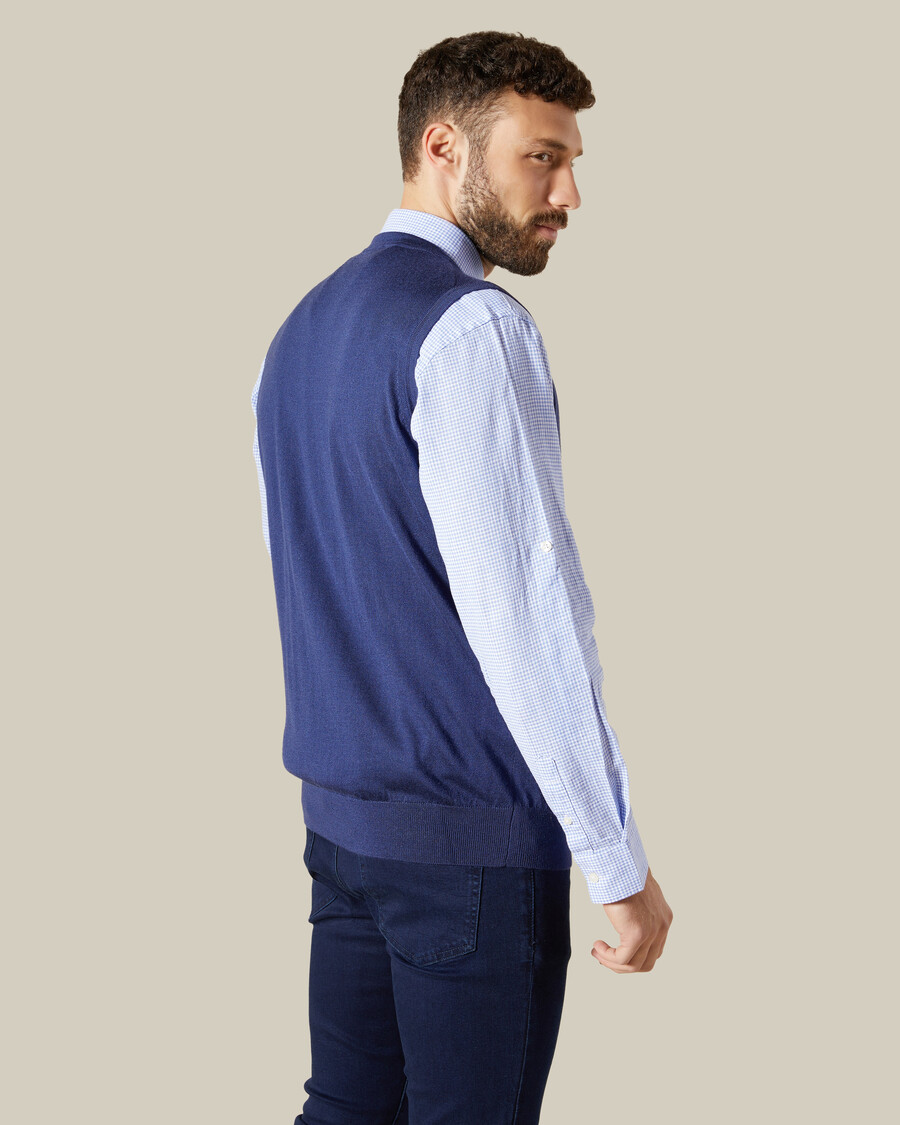 gilet boutonné sur le devant