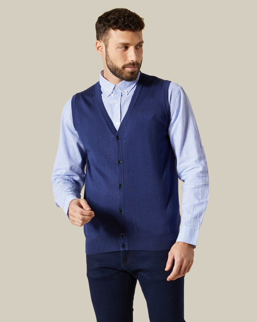 gilet boutonné sur le devant