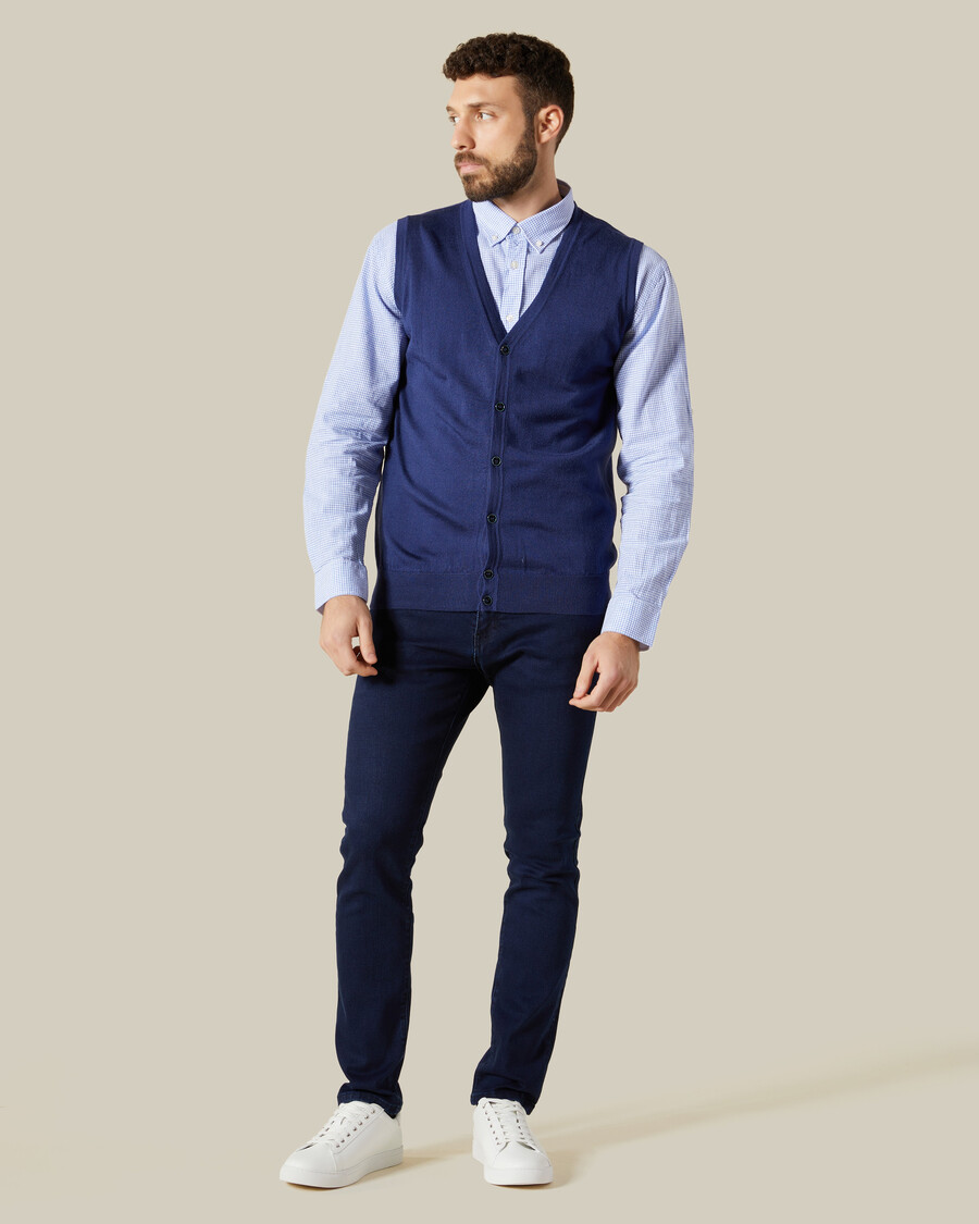 gilet boutonné sur le devant
