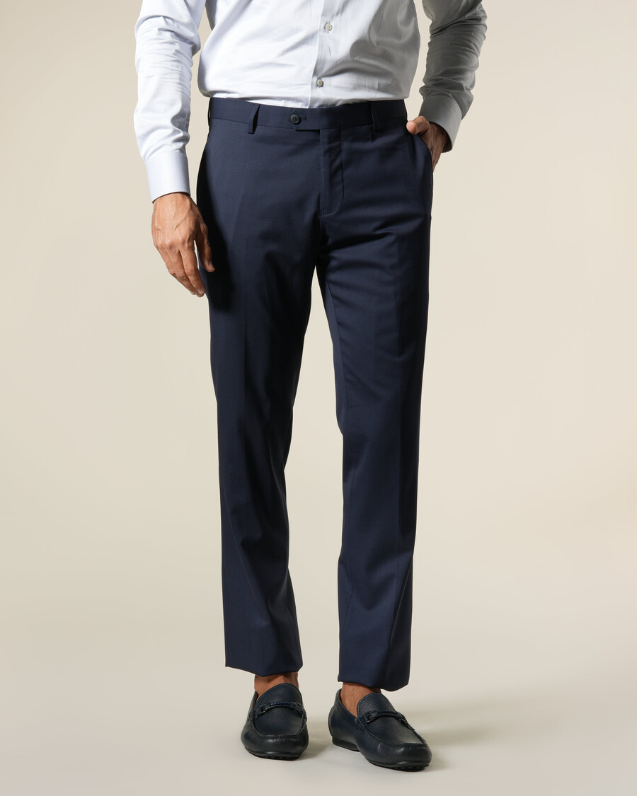 pantalon tailleur rayé bleu marine coupe slim