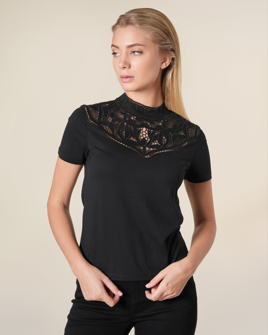 t-shirt en coton à col montant en broderie anglaise
