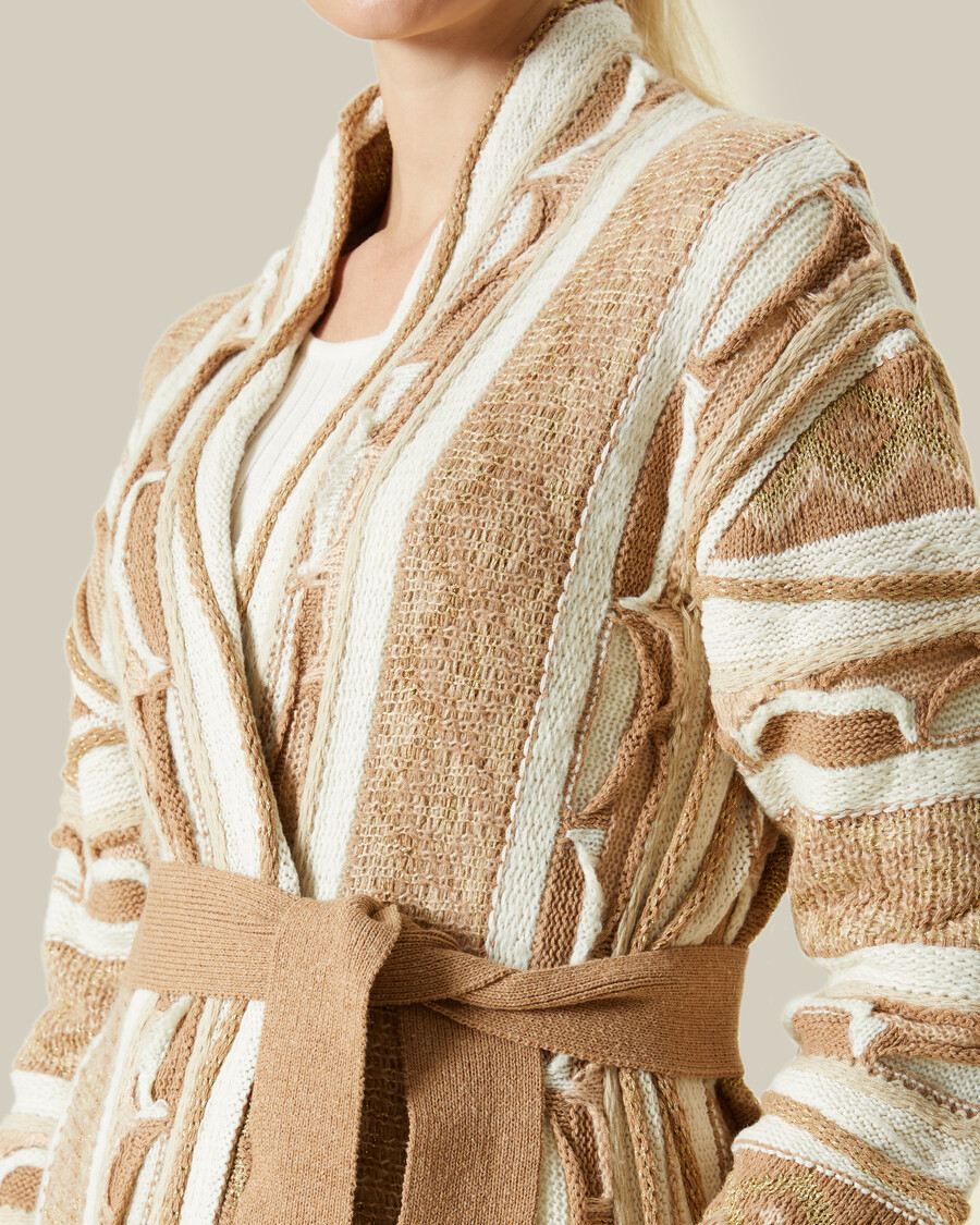 gilet à motifs et accents métalliques