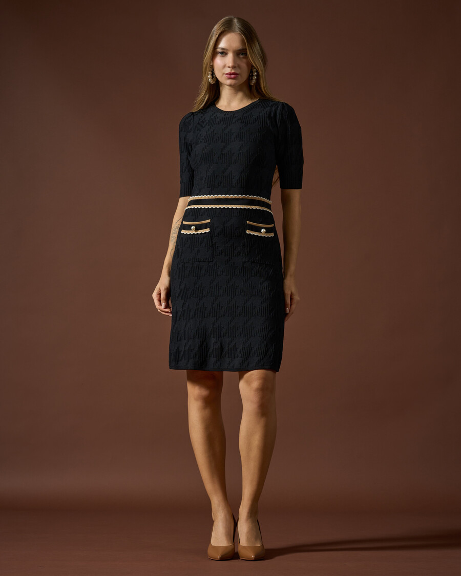 robe à taille ornée de détails contrastés