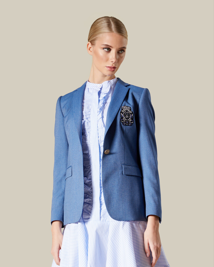 veste de costume à un bouton et à écusson